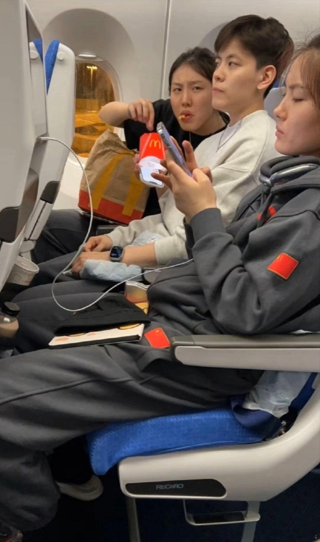 [超话]呃呵呃呵这是谁 ​