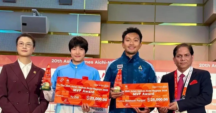 七块金牌输给两块，亚运MVP给了泰国20岁百米飞人，他跑出9秒90破了赛会纪录，中国游泳七金王张展硕就这么落选了，评委到底在看什么
亚奥理事会五人评审团把男子MVP投给了汶颂。张展硕单届七金、200米自由泳刷新亚洲纪录、接力最后一棒逆转日本队，这些硬成绩在投票桌上没能换来一座奖杯。冲突不在金牌数，在