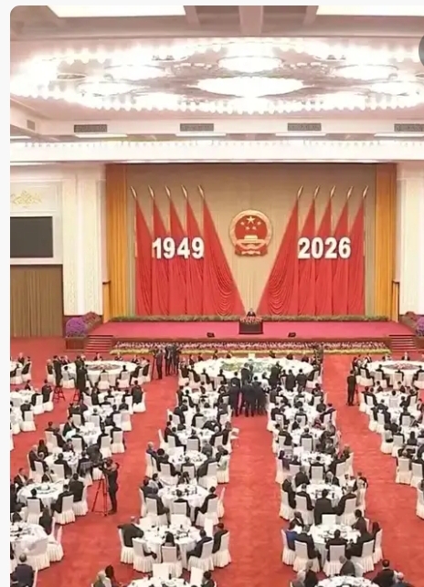 庆祝新中国成立77周年招待会举行
 
人民大会堂隆重举办国庆招待会，喜迎新中国成立77周年。
 
岁月流转，山河锦绣。七十余载风雨兼程，我们的祖国砥砺前行，取得举世瞩目的发展成就。
 
举国同庆，万家欢腾。祝福伟大祖国繁荣昌盛，国泰民安！🇨🇳
 
新中国成立77周年 国庆