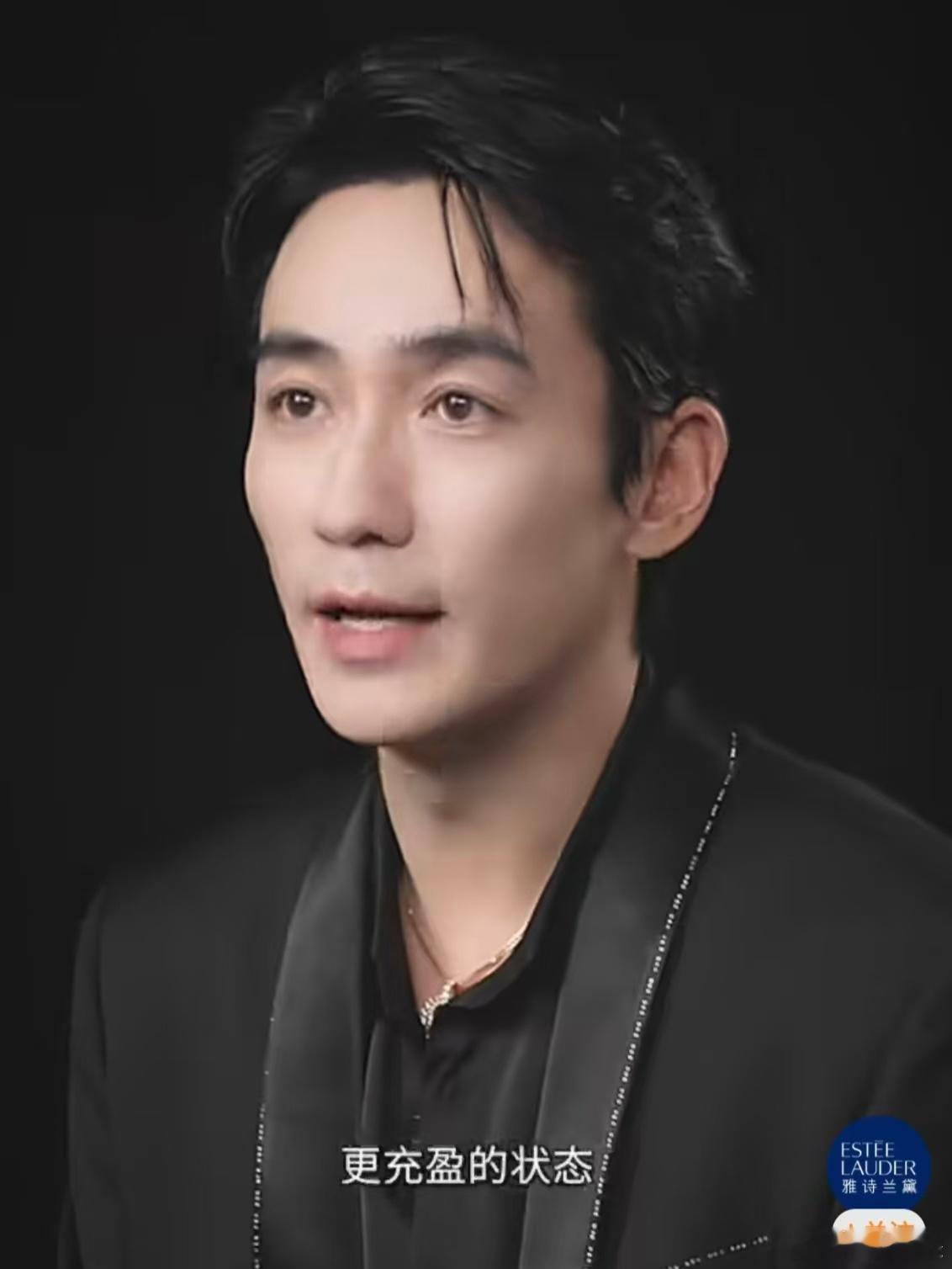 #雅诗兰黛白金黑神话面霜#  
朱一龙与雅诗兰黛合作联动，个人很喜欢朱一龙。古老神话跨越岁月不断流传，根源在于人类对于生命、时光的探寻，永远不曾停歇。
当神话美学碰撞前沿护肤科技，一场全新的对话就此开启。
 
#雅诗兰黛白金黑神话面霜#
依托独特愈龄力量，赋能肌肤内在活力，实现细胞 ​