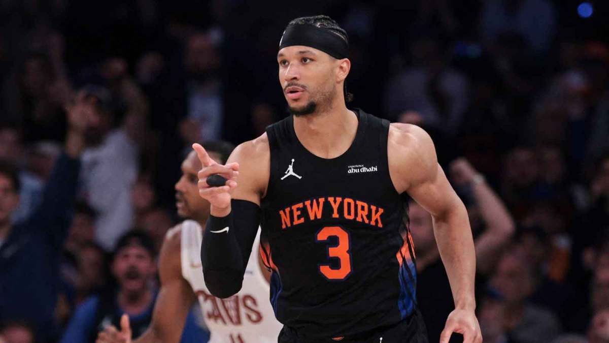#NBA[超话]#矛盾浮现！尼克斯搁置两大核心续约，双方谈判出现分歧

尼克斯决定暂时搁置唐斯与约什·哈特的续约谈判，全队专心备战新赛季。哈特受访时心态乐观，表示相信问题最终会妥善解决，不会被续约事宜干扰。

球队此举意在避开薪资第二土豪线，同时消除舆论干扰。记者沙姆斯透露，目前球队和两名核 ​
