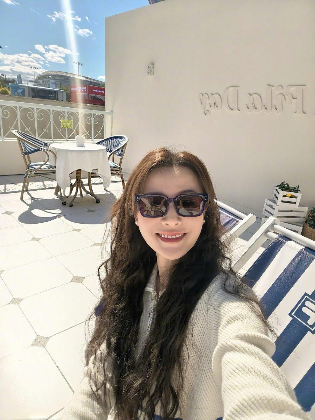 #翻到这一叶#🍃#叶一茜# 

人间有无数温柔的小美好，可于我而言最珍贵的还是你本人 

​