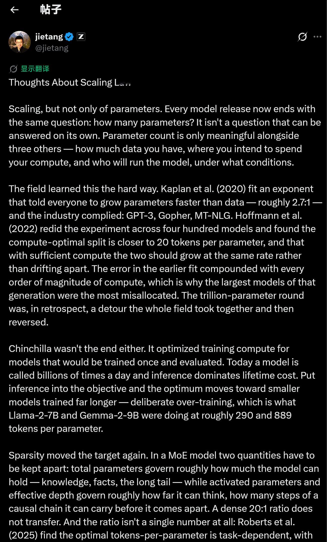 唐杰老师：
关于 Scaling Law 的思考

扩展，但不仅仅是参数的扩展。 如今每一次模型发布都以同一个问题收尾：参数量是多少？这个问题无法孤立地回答。参数数量只有与另外三个因素放在一起才有意义——你有多少数据、你打算把算力花在哪里、谁将在什么条件下运行这个模型。

这个领域是以惨痛的方式学 ​