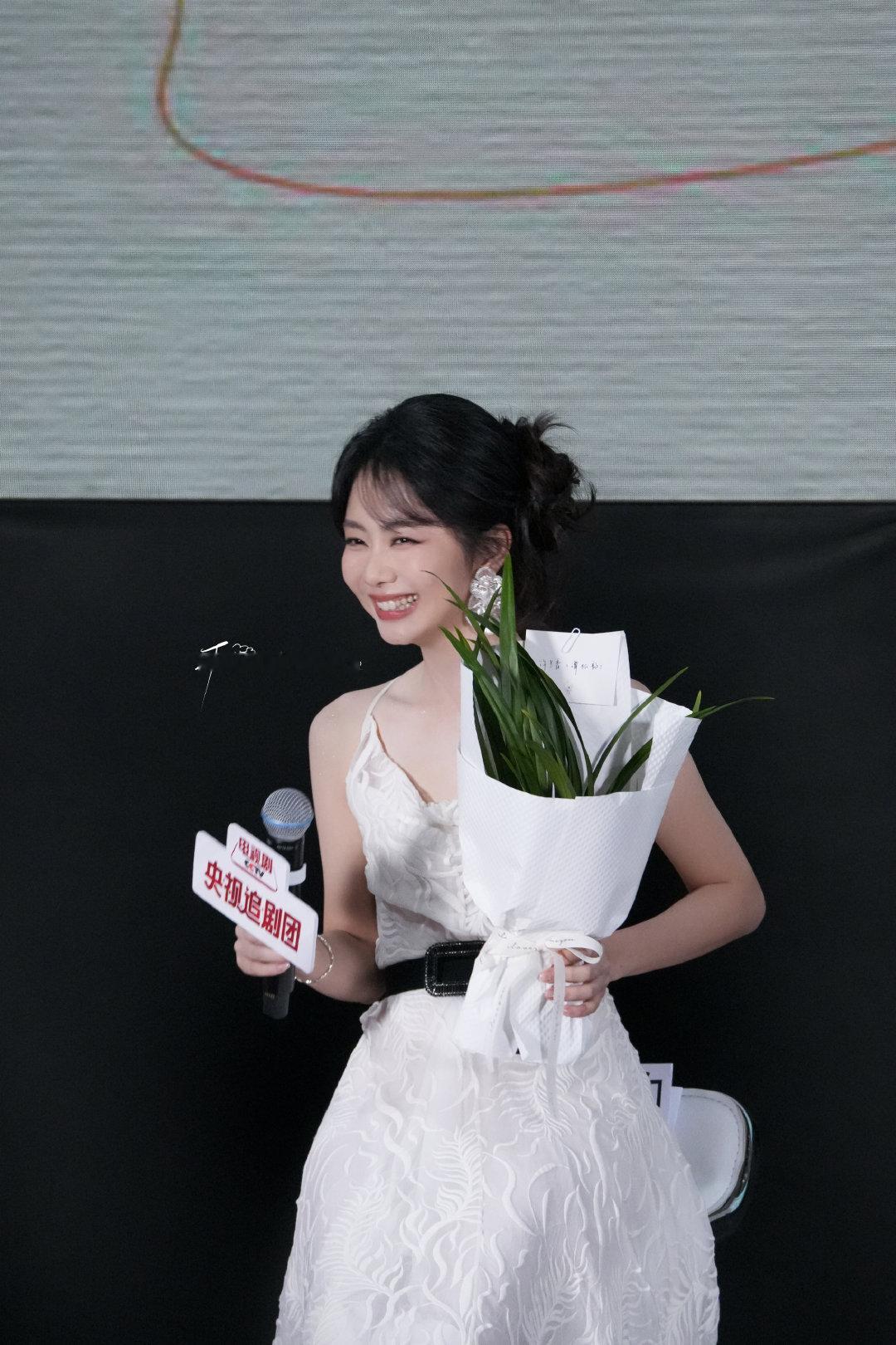 #谭松韵[超话]#  [求饶]#谭松韵美成啥了#[求饶]#谭松韵兰香如故# 
兰香如故爆爆爆🙌🏻
​