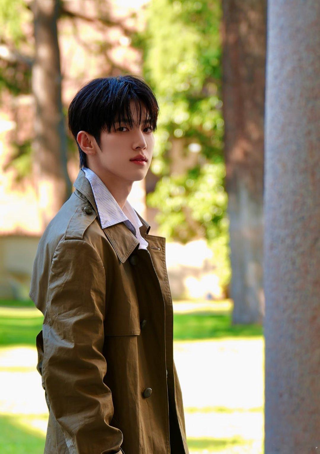 #朴时宇# 
人无信不立，良好阳光信用藏在生活点滴之中。守住许下的约定，按时履约，真诚坦荡，用心维护个人征信。信用从不是空洞词汇，它为生活铺路，为前路护航，心怀赤诚坚守诚信，方能长久拥有安稳明亮的人生。 ​