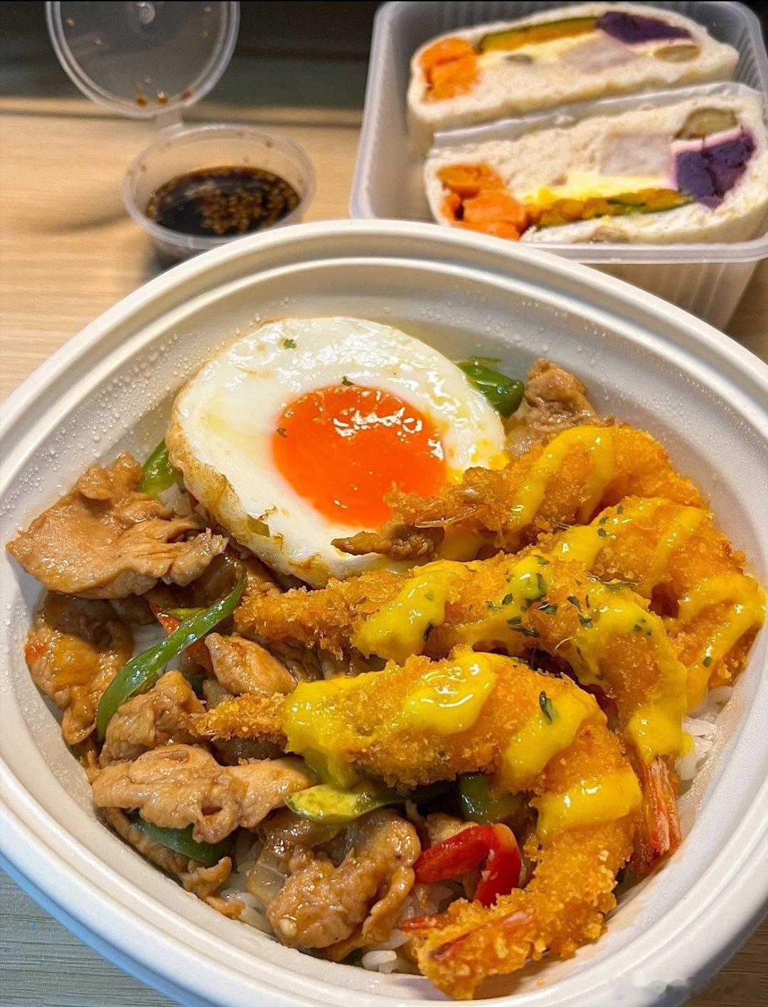 #自己做饭成本其实很高#上班已经够疲惫了，不想回家还要折腾厨房，不想面对油污水池，直接点美团外卖，吃完不用收拾餐具太爽。 ​