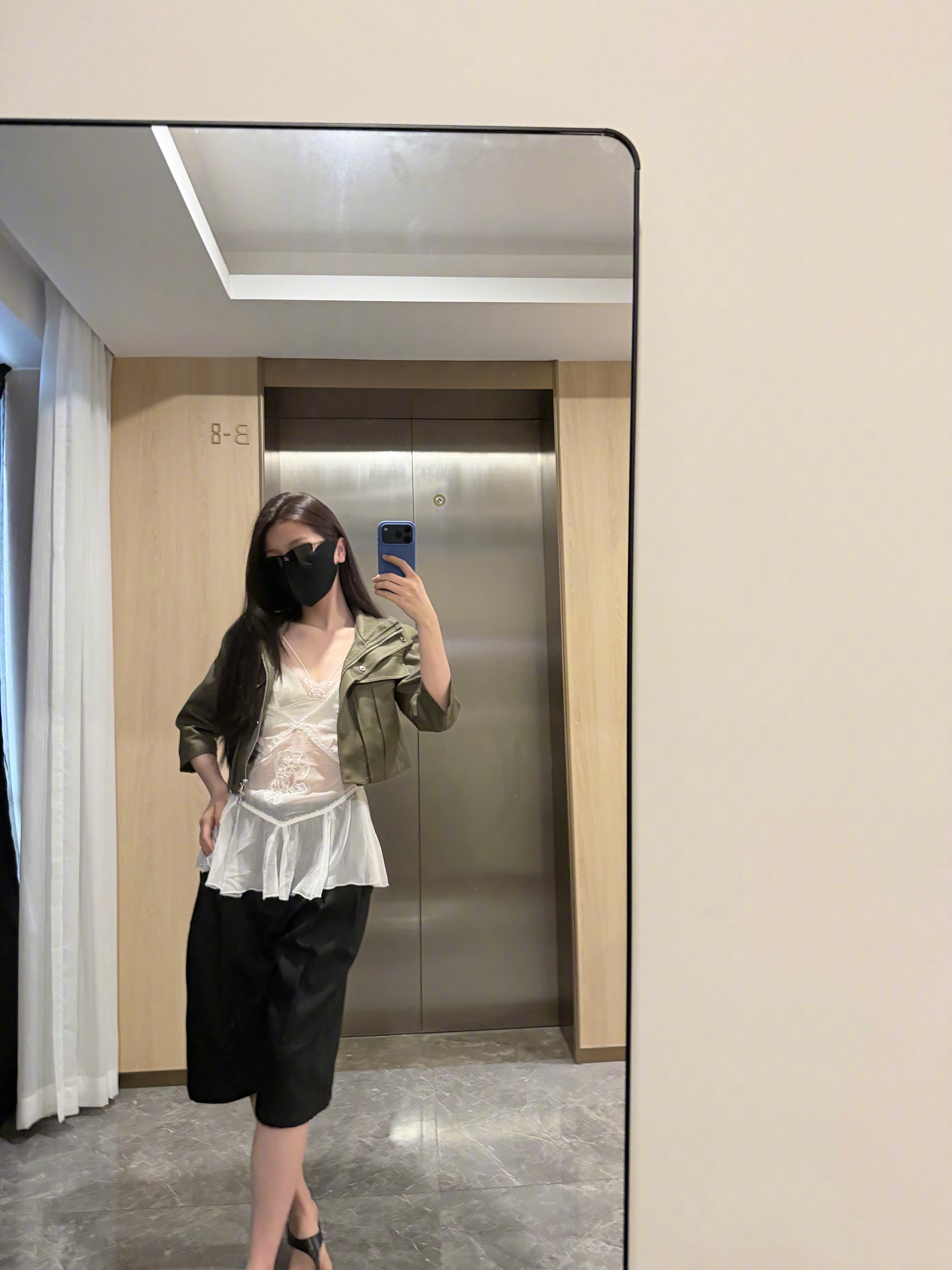 #虞书欣[超话]#  
你和雪有一个共同特点 都是天赐的礼物 ​