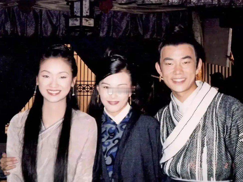 52岁朱晏整容失败复出还债，被前夫坑到靠短剧谋生值得同情吗？[吃惊] ​
