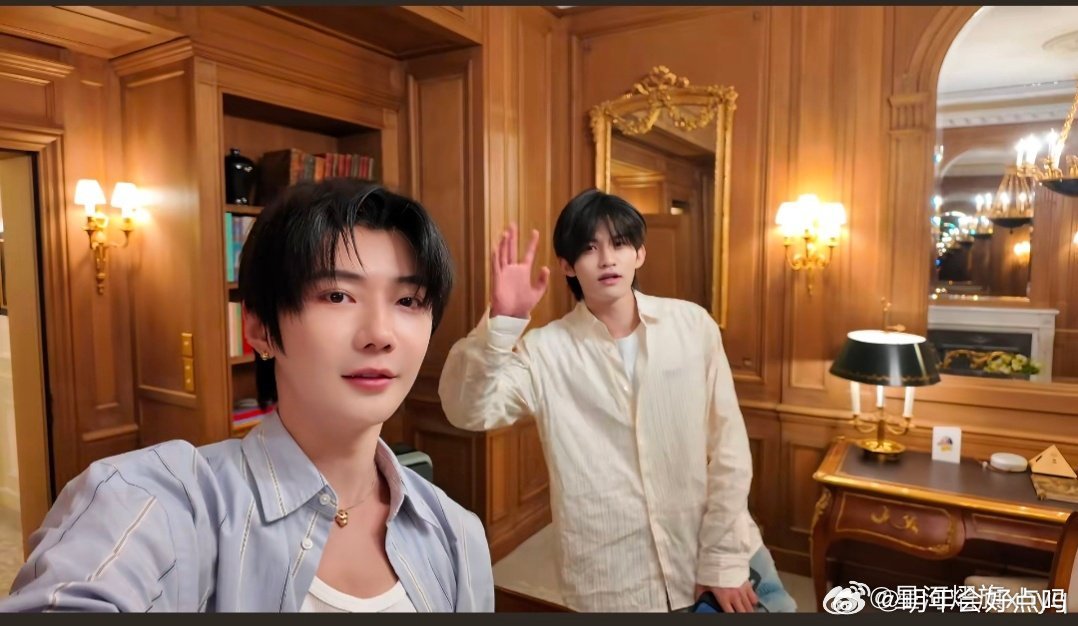 #云熠星河[超话]# 🌌#云熠星河# 看了一天张杰粉丝发的无人机应援，很开心以新的方式被更多的人认识！ ​