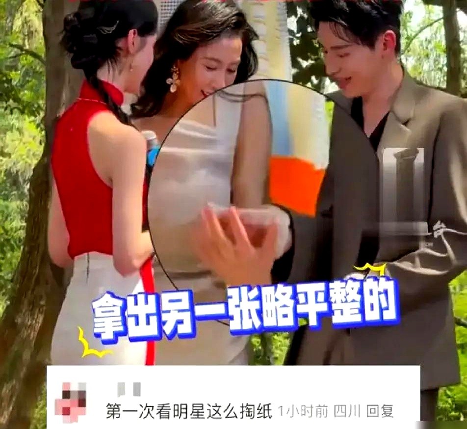 68岁梁家辉从西装内袋掏出一块宝蓝色丝绸手帕，这一秒，旁边的年轻演员输得彻彻底底。

台上的马丽哭花了妆，辛云来正手忙脚乱满世界翻纸巾。梁家辉不慌不忙摸出那块叠得方方正正的蓝手帕，稳稳递了过去。

同一天红毯，陈丽君手上沾了墨水，他又掏出这块手帕递上。事后马丽特意发文，说得买块全新的还回去。

纸巾