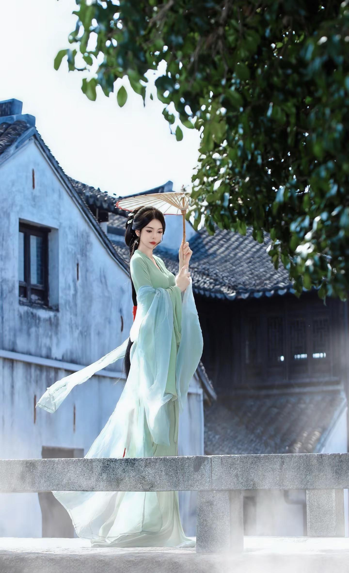 你说雨后重逢 于是我决心走出雨季。