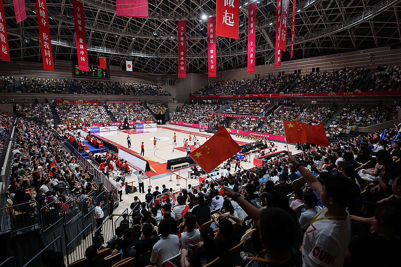 锁定CCTV5：
 
难忘九一八，
篮坛遇劲家。
挥戈拼实力，
心中有中华。
 
机缘巧合，9月18日，名古屋亚运男篮半决赛，中国队对阵日本。
赛场之上，较量的是球技；心底不忘历史。愿男篮将士沉着应战，奋勇拼搏！
 
静候赛场佳音！🏀