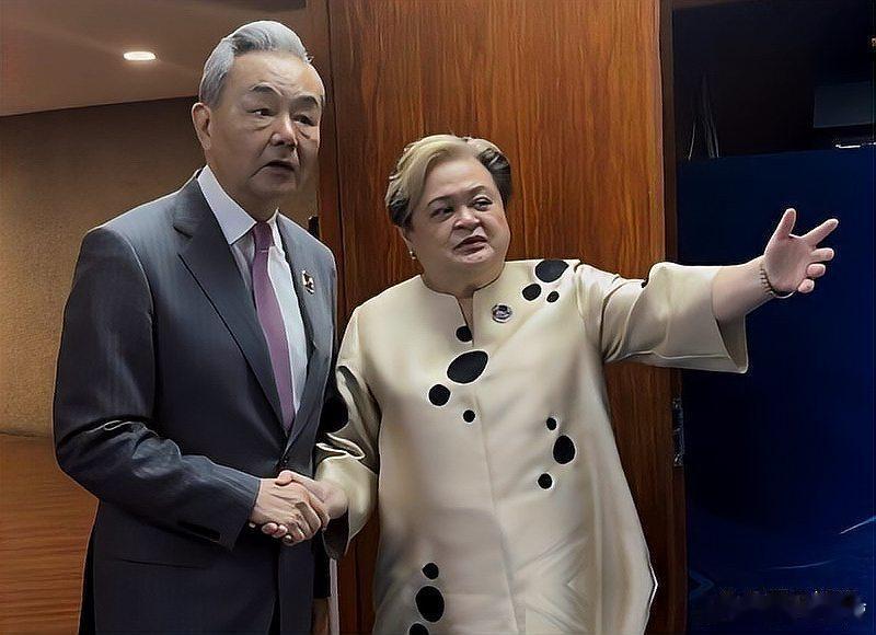 又演这出？美航母刚进南海，菲船就闯黄岩岛！结果中国海警没给一点面子  ...