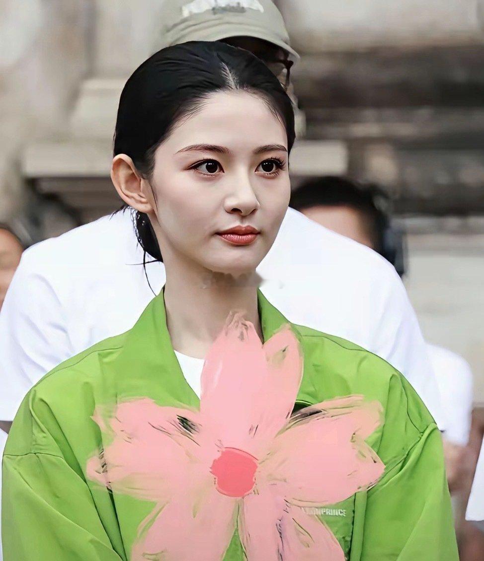 于正看人眼光还行，力捧的都红了，还都挺好看。 ​