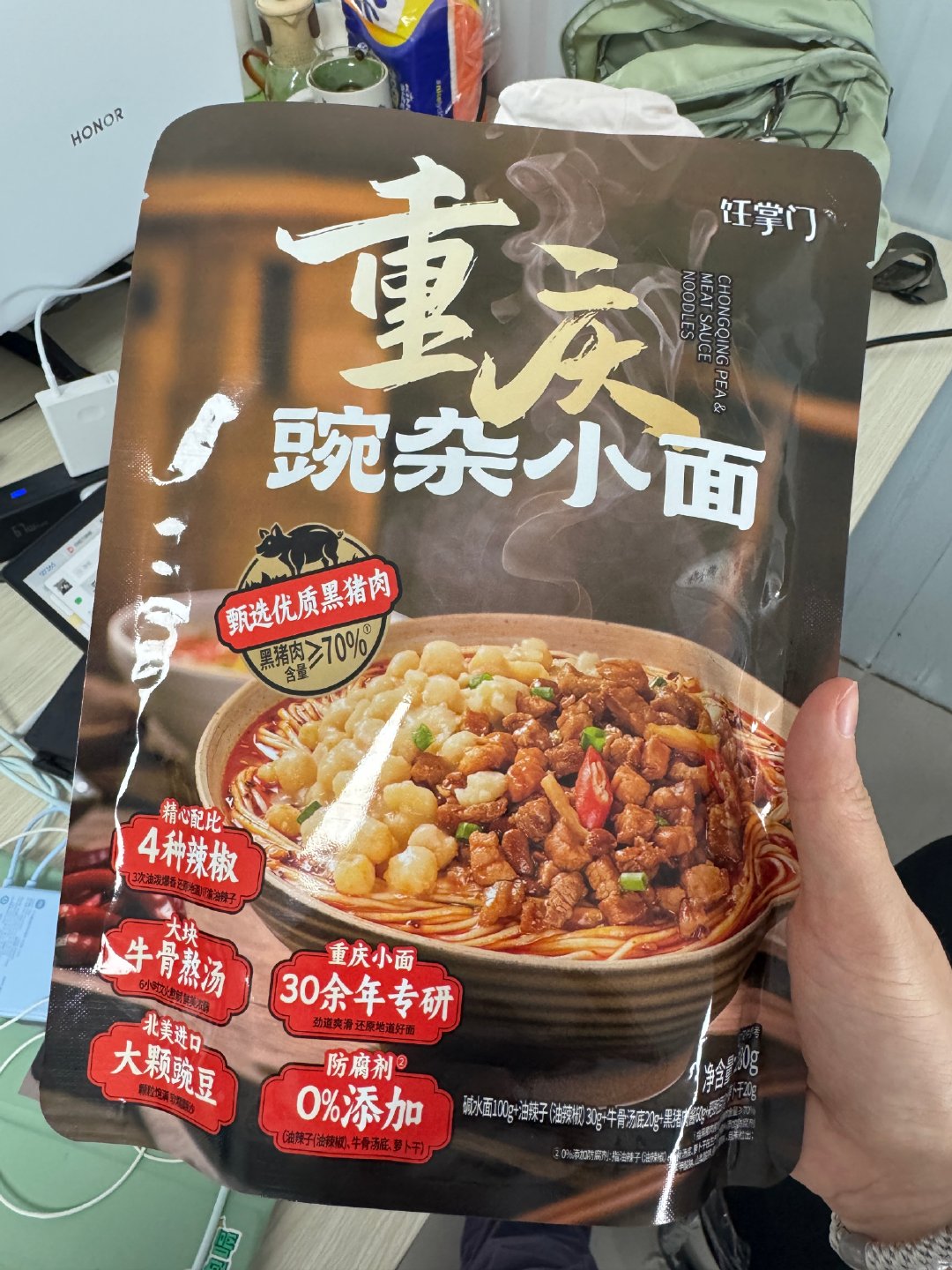 妹说我去出差也没这么准备过，我还不以为意：出差哪有出去玩重要！晚上装箱时突然发现自己逛山姆无意识拿的两箱速食在印尼救过我： ​