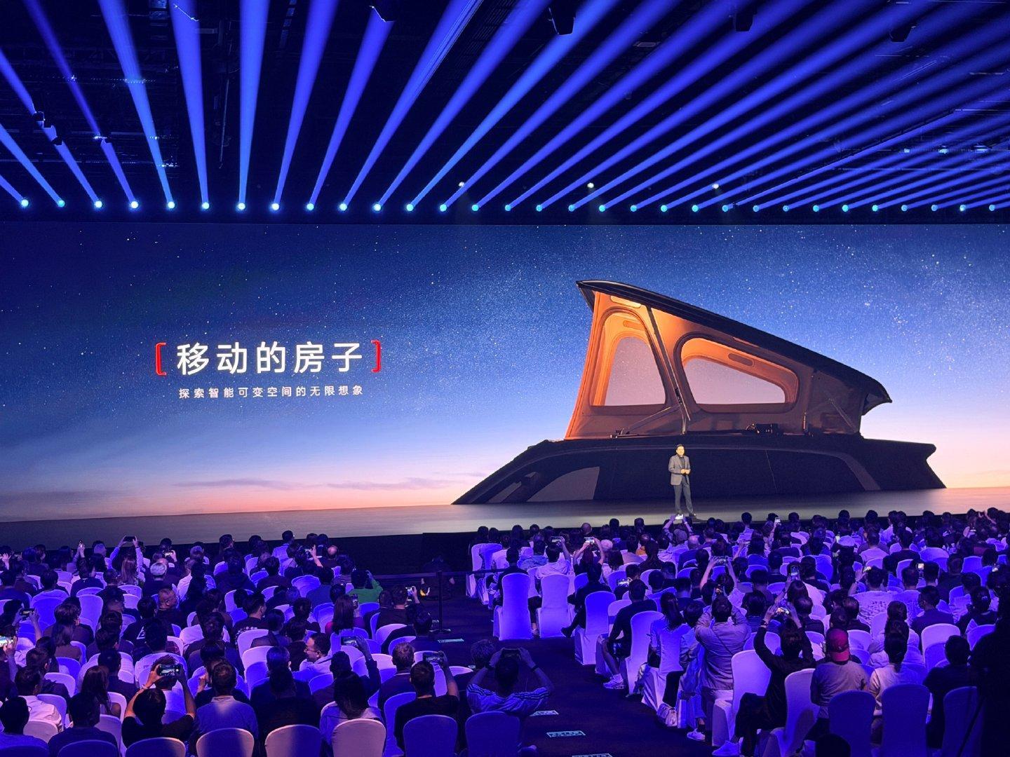 小米澎程N90 Max探索版，自带原生升降顶仓，还可以一键成床，配置通风和加热，床头柜、嵌入式壁橱、化妆镜，竟然还有地暖！这真是移动的家了[666]#小米发布会# ​