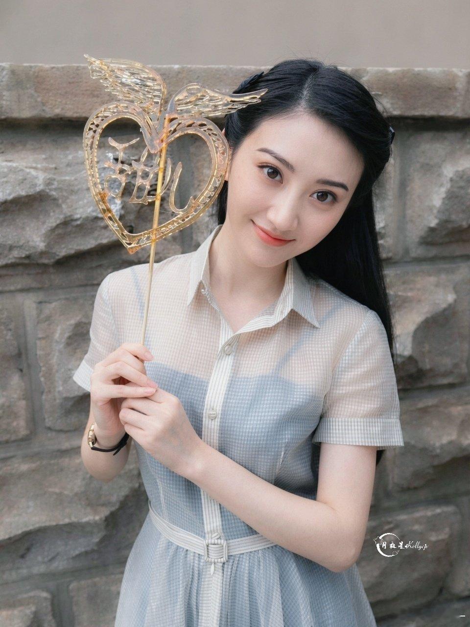 #景甜[超话]# jt#景甜龙骨焚箱# jt#景甜孟千姿# 

我的世界不常下雨 记忆都堆满冷的感觉

​