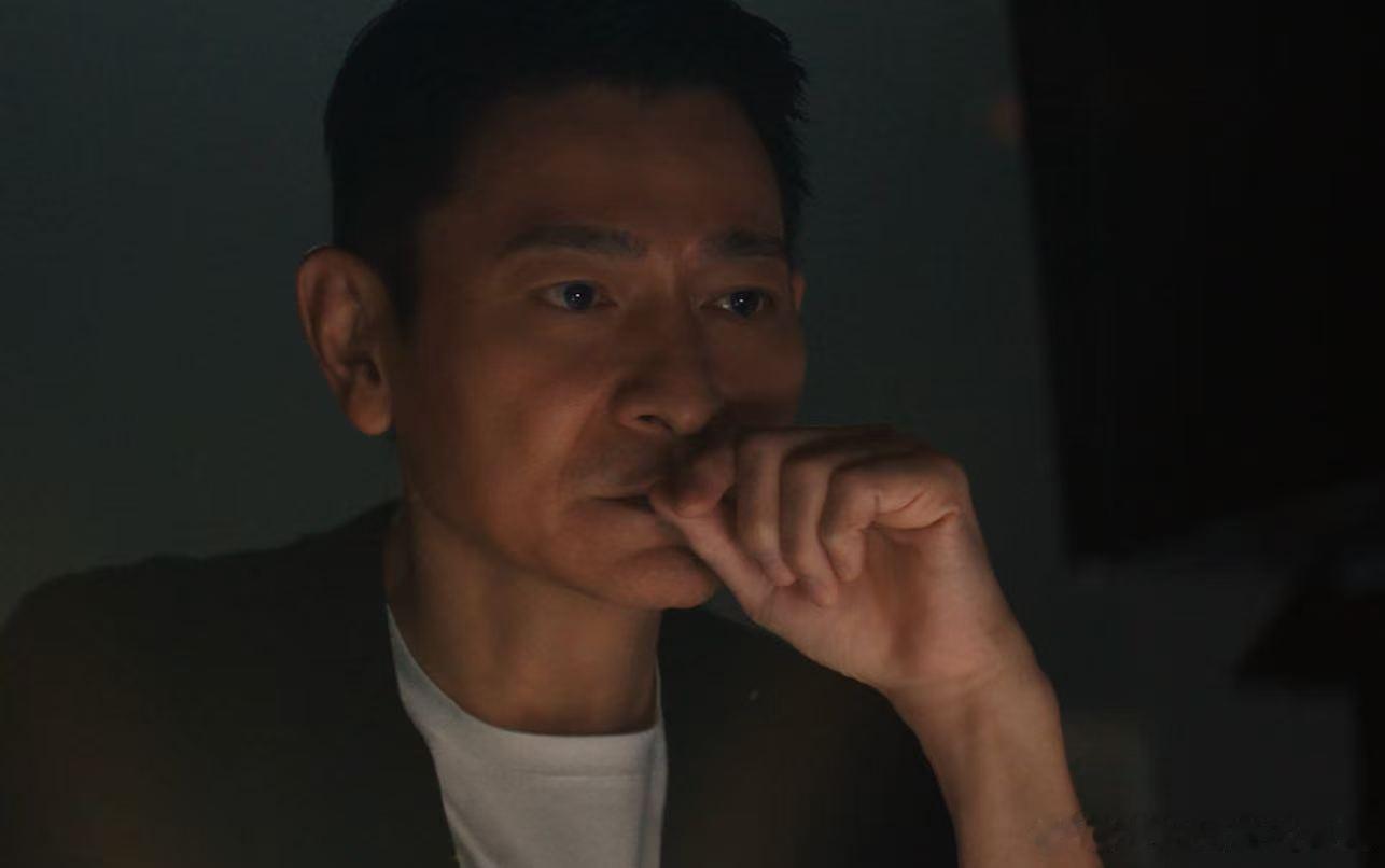 #刘德华问网友想听什么##刘德华将出席华为发布会# 一边期待新一代三折叠手机带来的技术突破，一边期待刘德华的走心讲述，双重看点叠加，9月7日的发布会绝对值得蹲守直播。 ​
