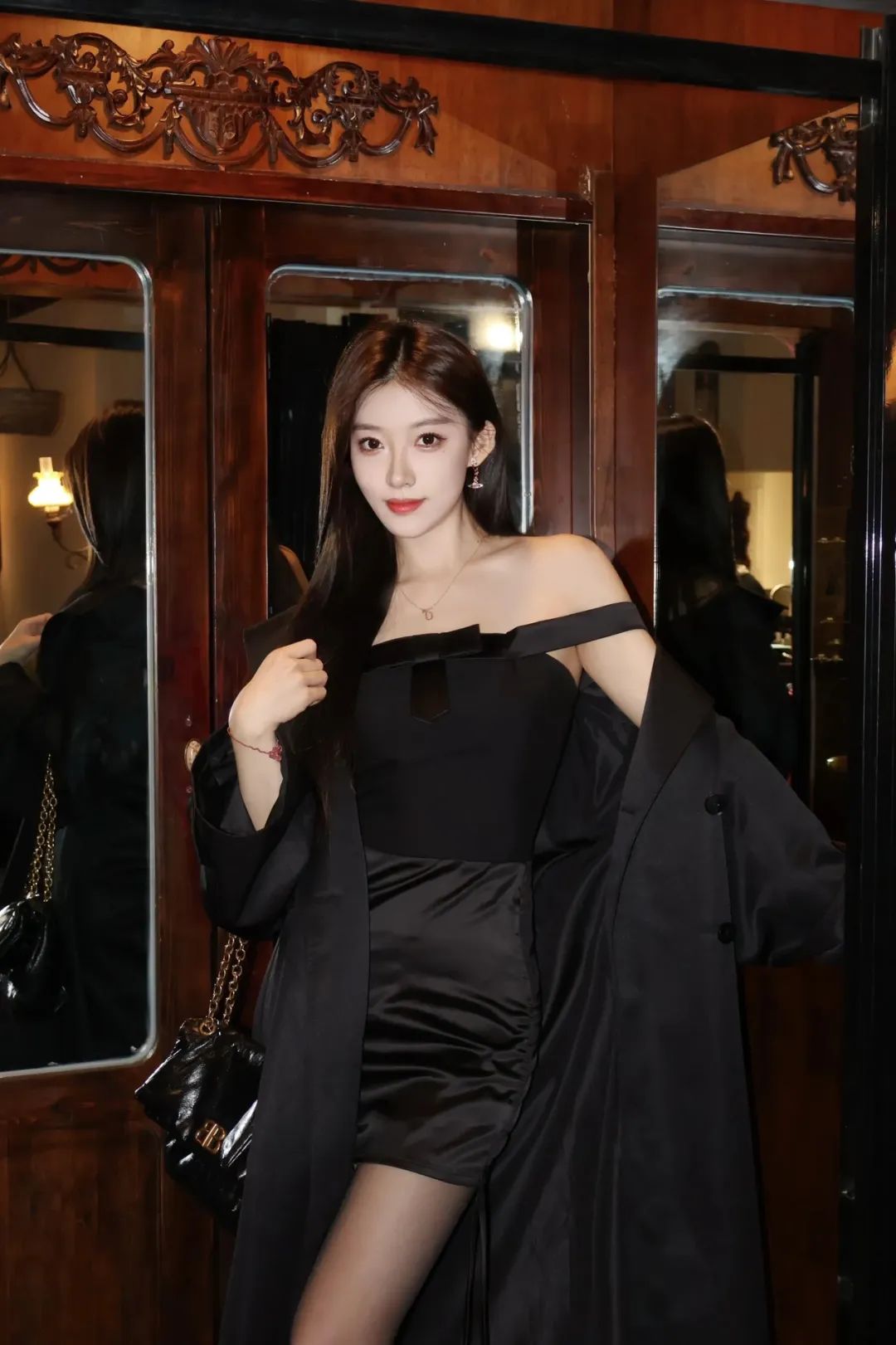 黑丝美女大长腿