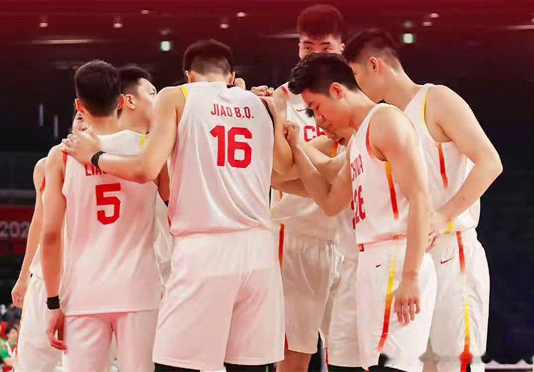 哈哈哈，菲律宾输超过39分就会被淘汰，结果中国男篮105-61大胜菲律宾，狂胜44分，送菲佣回家！！！！！！
#中国男篮vs菲律宾男篮# #中国男篮 复仇之战# ​