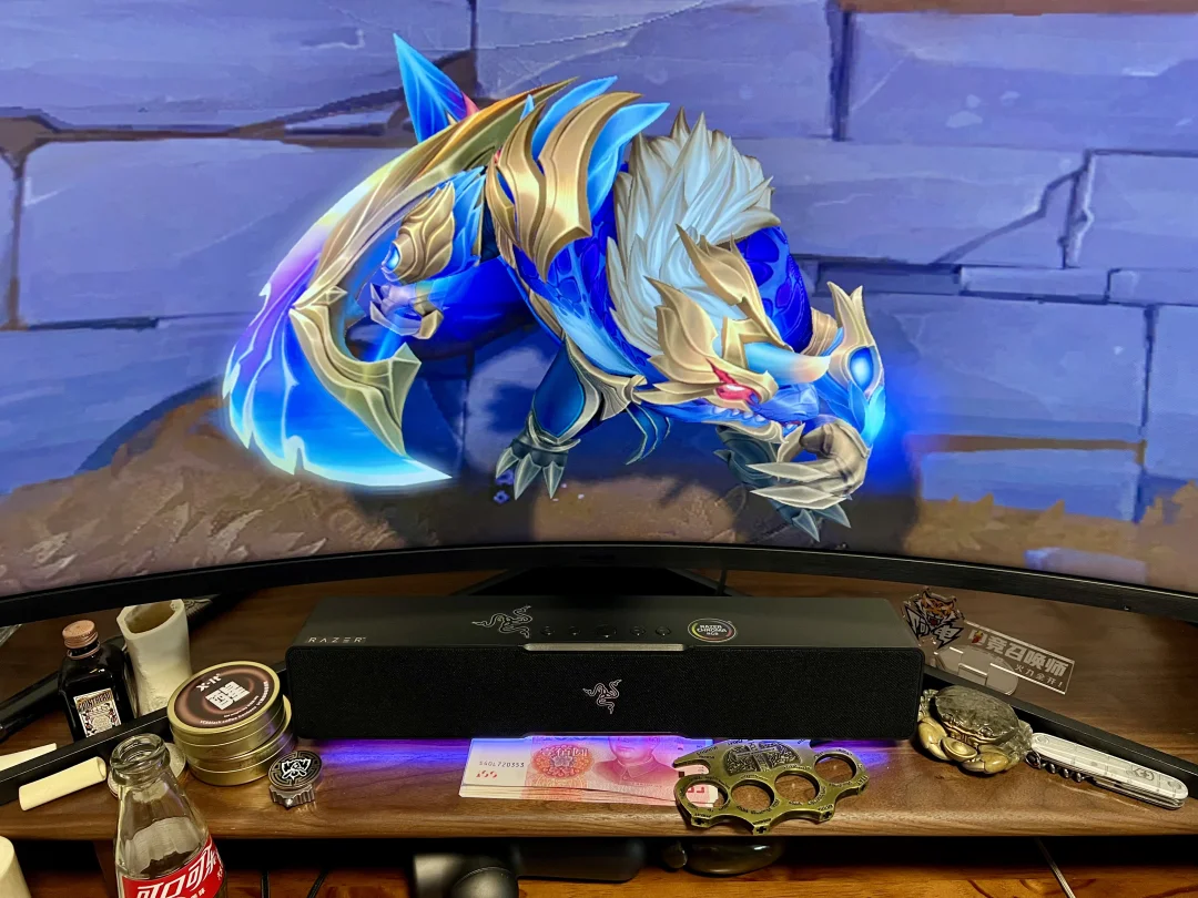 昨天玩云顶，有个玩家问鳄鱼是哪个皮肤，他没见过。这个是鳄鱼的黎明使者皮肤，整一波