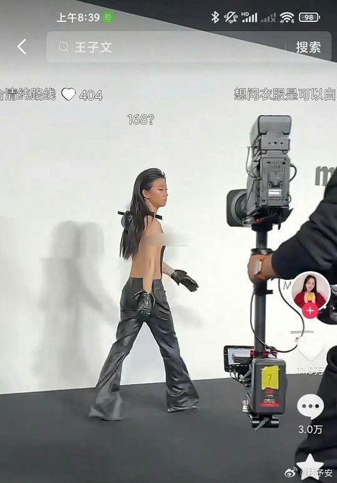 现在才发现，这姐妹硬件都成这样了，居然还那么火🔥，实在想不通啊…… ​​​