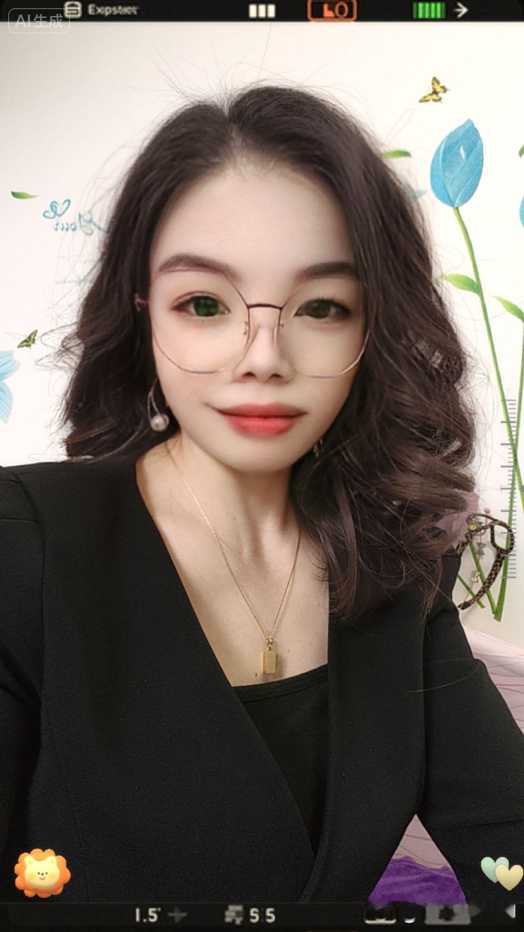 💄戴眼镜的小姐姐🦋 黑色小西装一穿，秒变职场甜酷辣妹，今天也是努力...