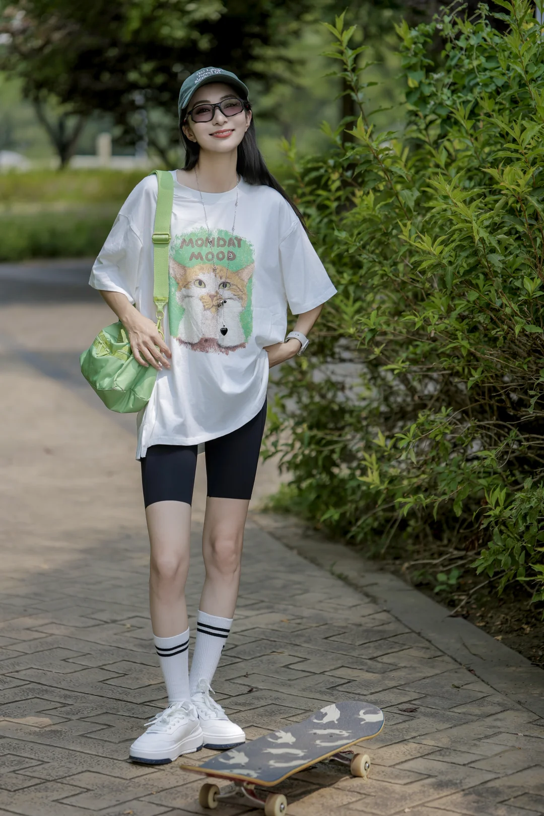 去滑板的路上…🛹
