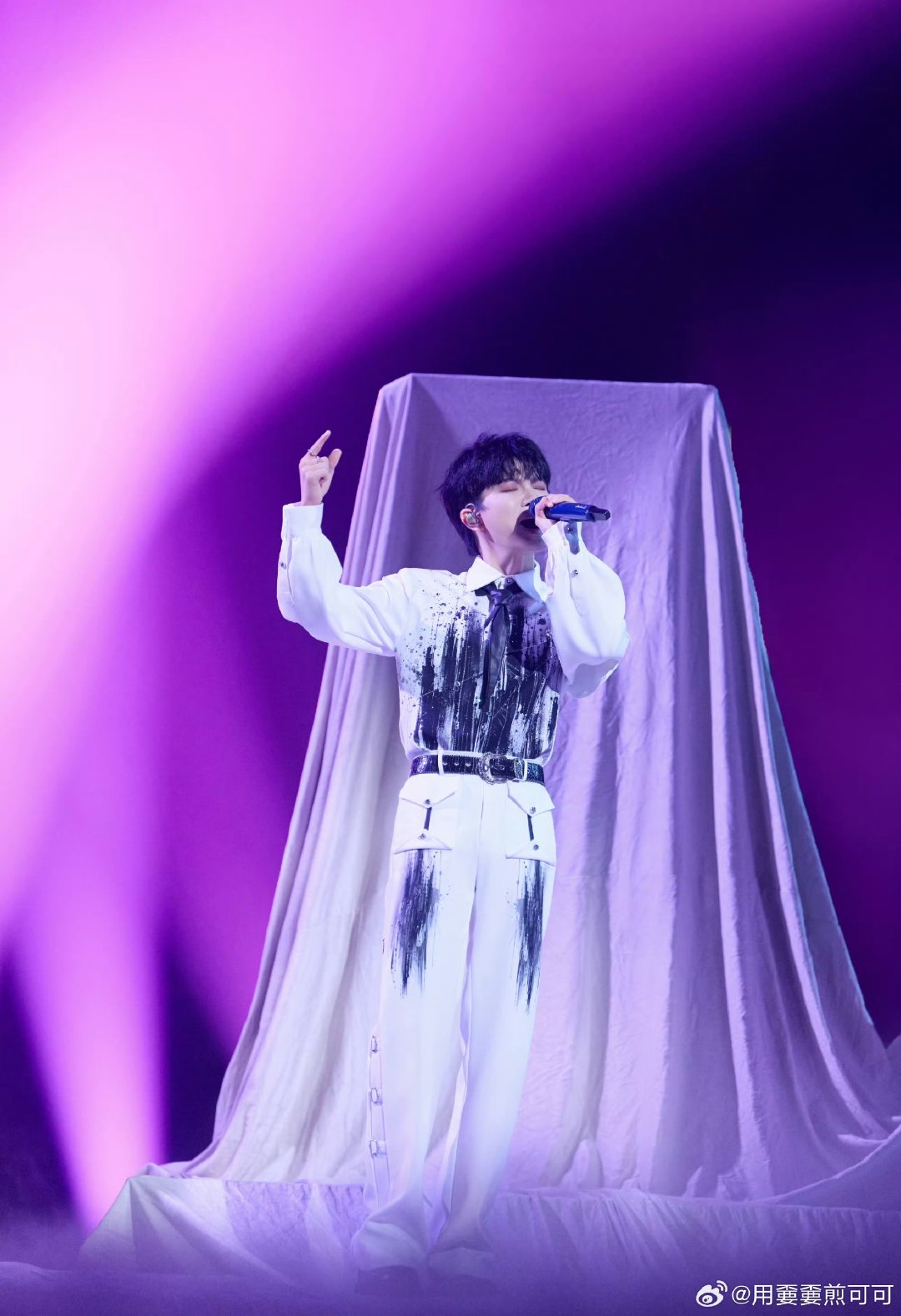 #周深[超话]#  💙#周深未来十问#💙#周深还是太有梗了#
為你流下眼淚的那一刻，是彼此心髒連接的開始 。
​