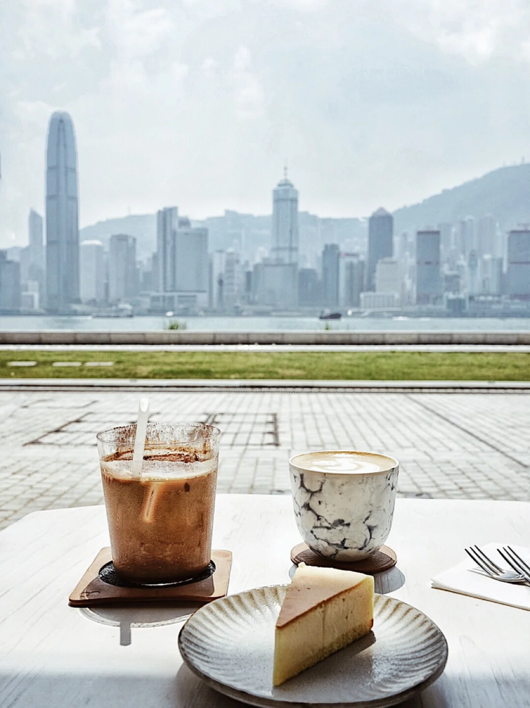 香港探店🇭🇰|首发坐拥整片维港景的咖啡店