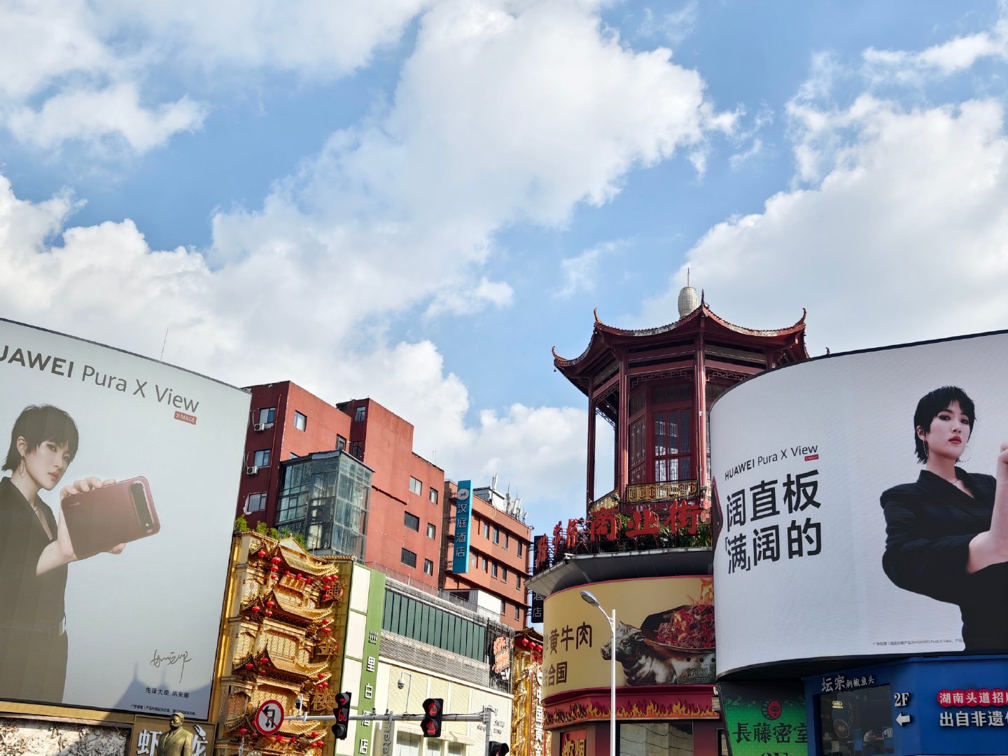 五一广场的超绝公主大屏[柯基] ​