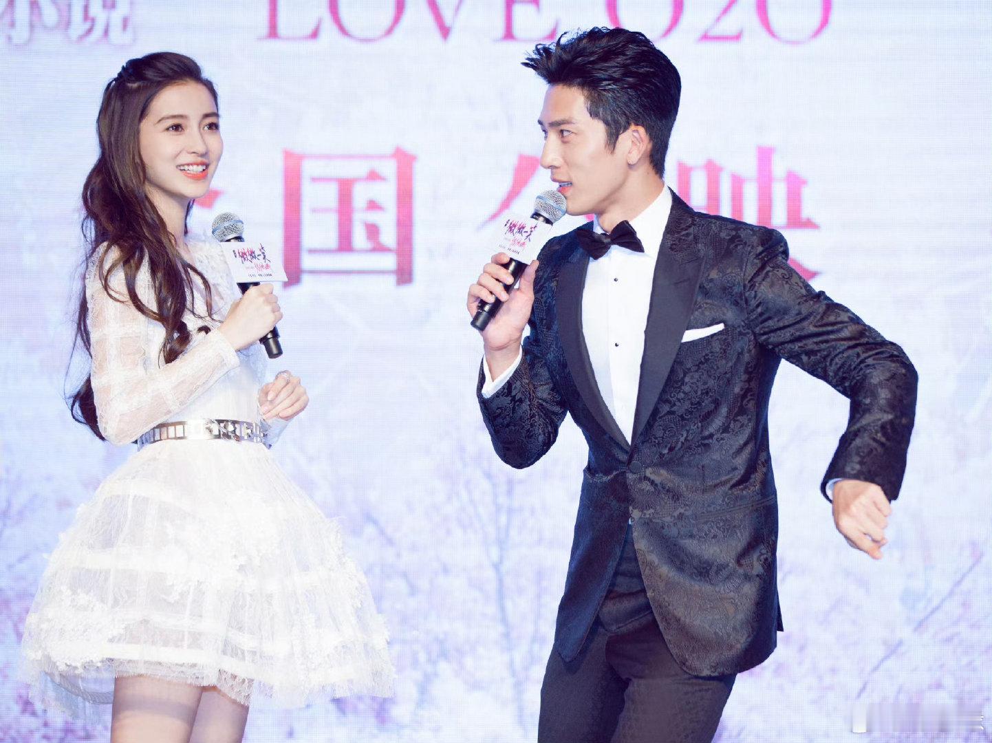 #angelababy# 
微微一笑很倾城北京发布会现场 ​