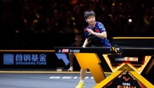 孙颖莎10月7日晚在北京WTT中国大满贯女单第二轮1比3输给了泰国选手帕拉南，止步32强，四局比分是11比8、4比11、10比12、10比12。首局拿下来之后，后面三局整个人明显不对劲，脚步发沉，出手犹豫，第三第四局都打到10平然后两分惜败，这种输法搁谁身上都难受。赛后她自己说了，前一晚发烧了，虽然