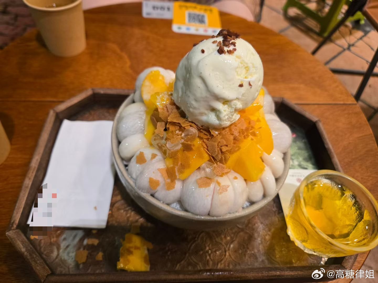 夜深，来这家网红糖水铺吃碗山竹芒果绵绵冰 ​​​