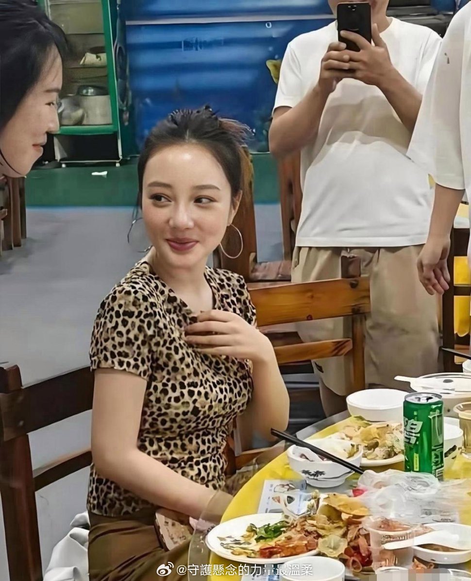 李小璐无滤镜素颜，这状态简直和普通人没两样 ​​​
