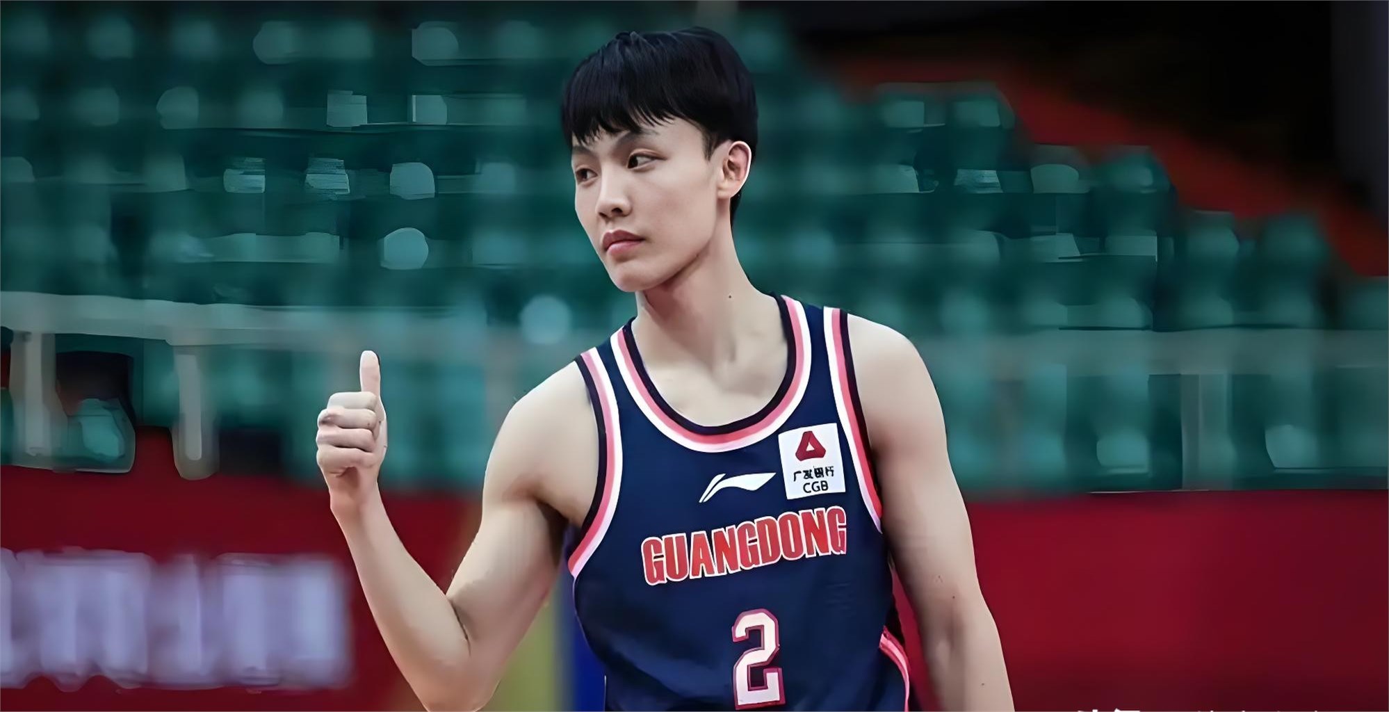 昨晚饭局，一位老记者赛后摇头说，我刚知道，王少杰这回请全队吃饭，根本不...