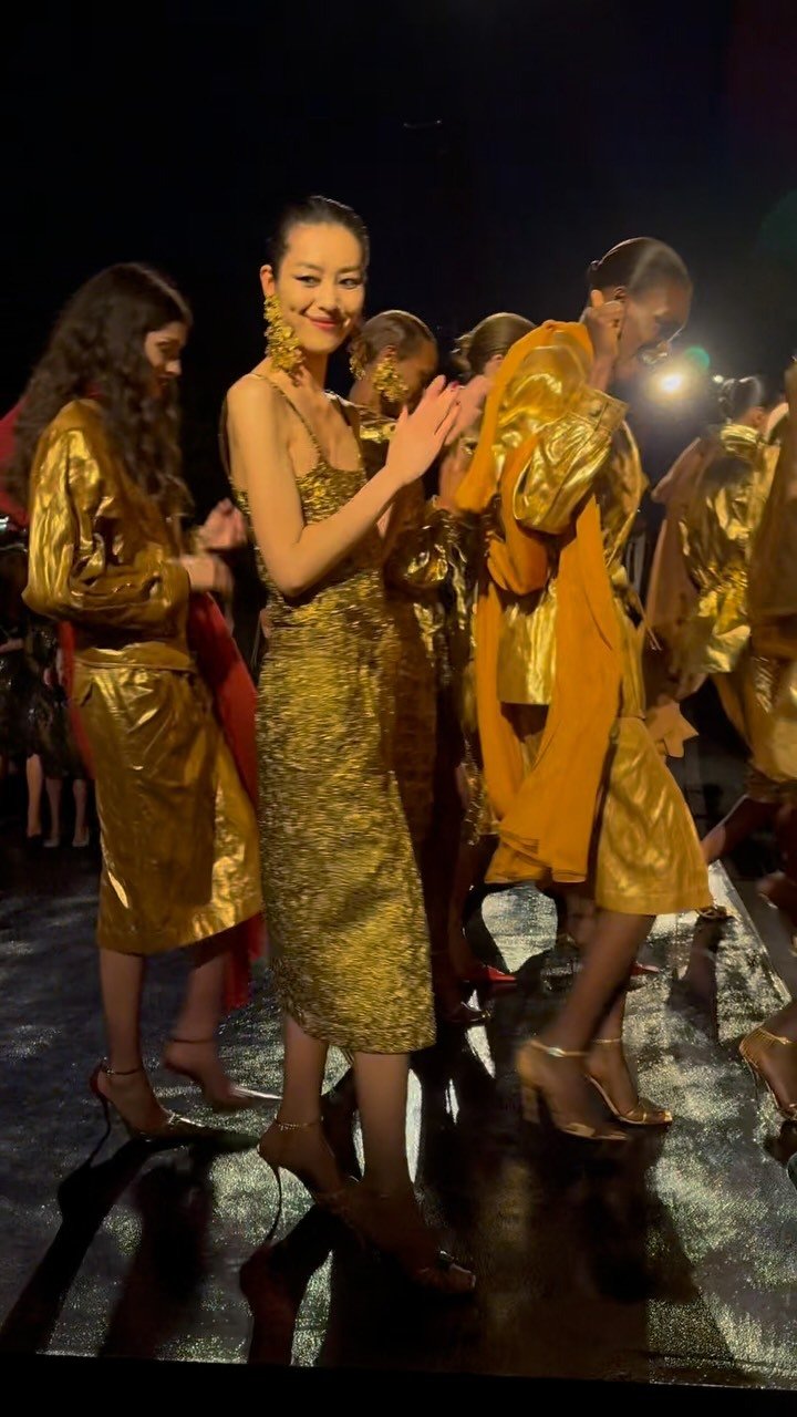 刘雯 SAINT LAURENT 27 夏季

巴黎首秀来！Golden WEN！ ​