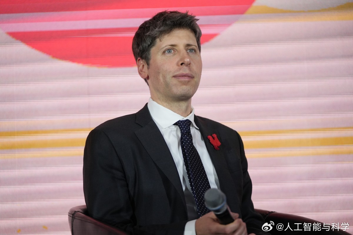 OpenAI 今年不会上市。据 TechCrunch 9月13日消息,其 CEO 萨姆·奥尔特曼(Sam Altman)表示,公司虽已秘密递交 IPO 申请,但 2026 年内上市「不明智」,今年不会走向公开市场。这一表态明确了上市时间表:申请程序虽已启动,年内挂牌的可能性被官方排除。对行业与资本市场而言,这家头部 AI 公司的上市节奏一直 ​