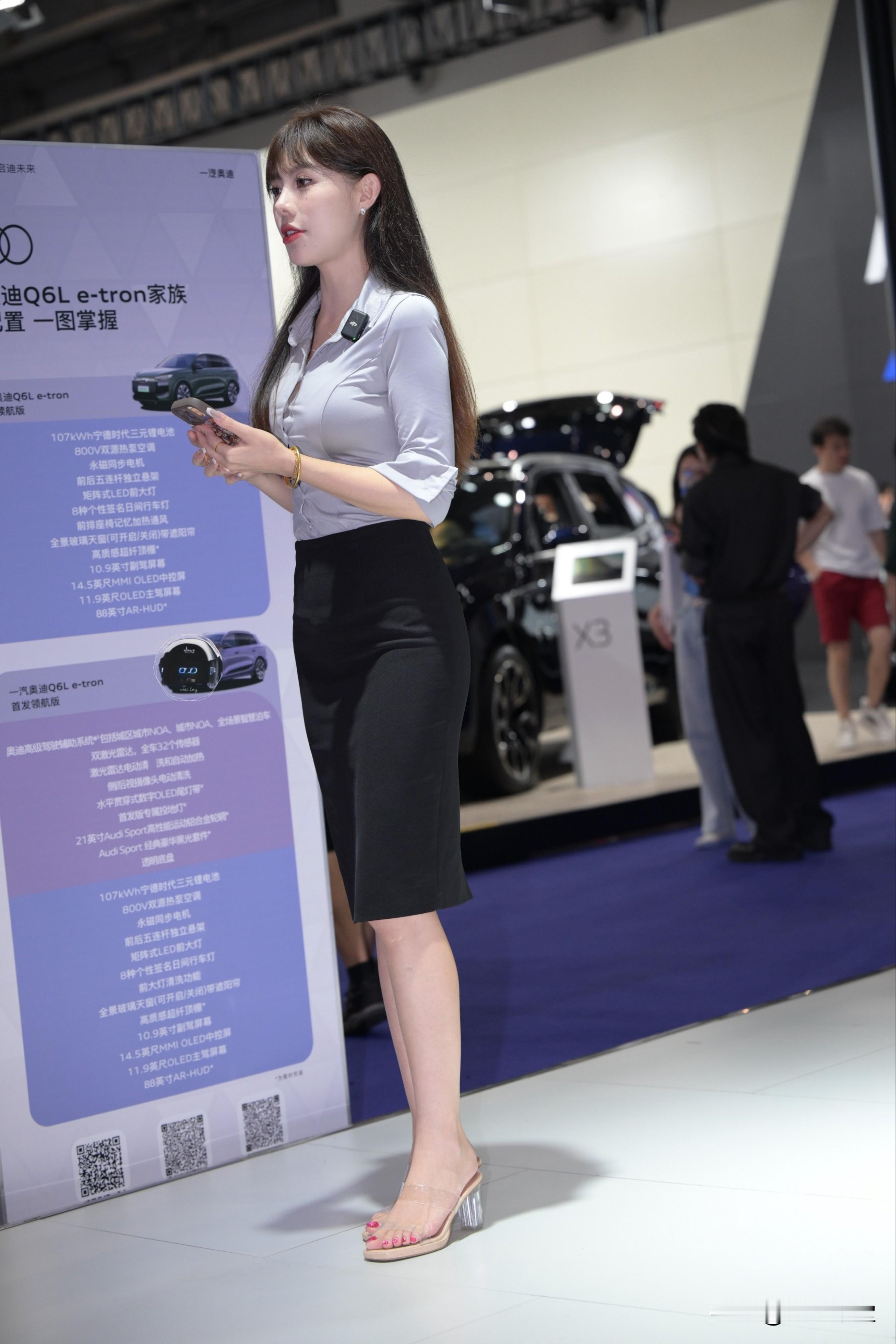 职业装把干练和柔美平衡得刚好～职场战神本装，利落！