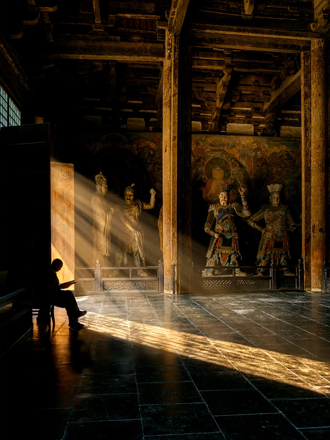 我沿着光，走进冬日大同的诗里。