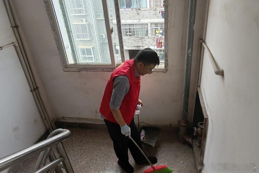 新余市公路事业发展中心深入沿江路社区开展环境卫生整治志愿服务     ...