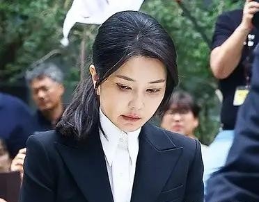 万万没想到，李在明失算了！本打算捏住尹锡悦的七寸死穴，然后整死他！谁承...