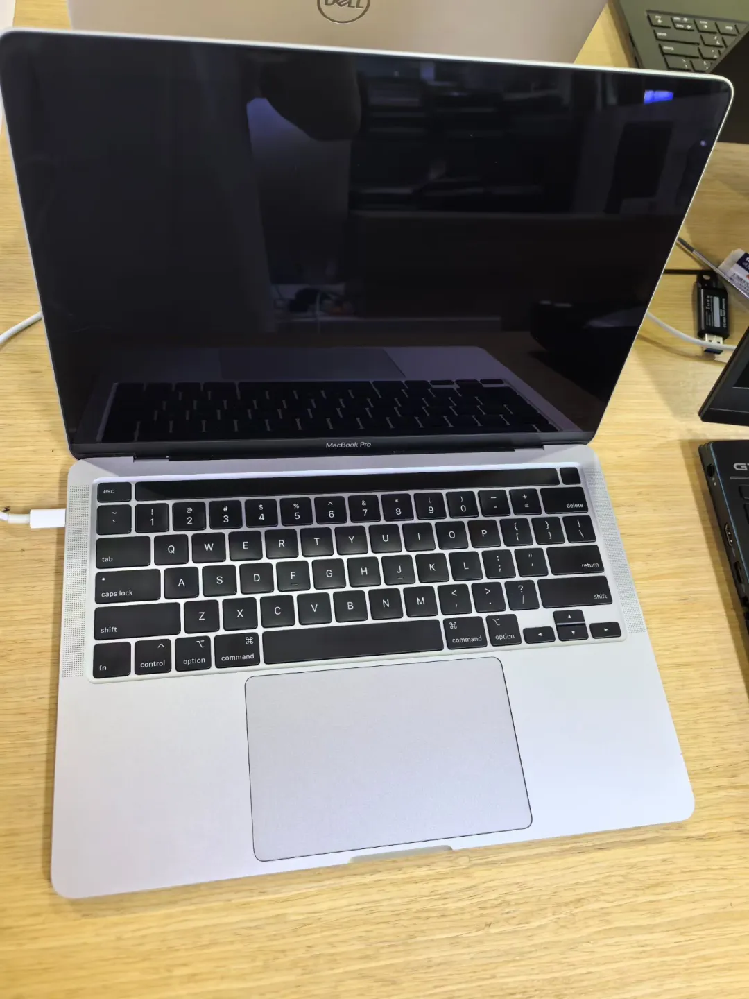 苹果MacBook Pro20款 13寸 i5处理器 8G内存 256G固态
视