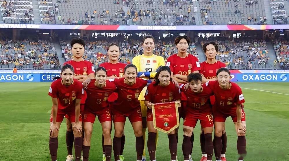 亚运女足，中国5-1中国香港，日本8-0泰国，韩国5-0缅甸，各小组最新排名如下
​C小组排名如下
中国女足：1胜0平0负，净胜球+4，积3分
​菲律宾女足：0胜1平0负，净胜球0，积1分
​乌兹别克女足：0胜1平0负，净胜球0，积1分
​中国香港女足：0胜0平1负，净胜球-4，积0分
​A小组积分排名如下
日本女足： ​