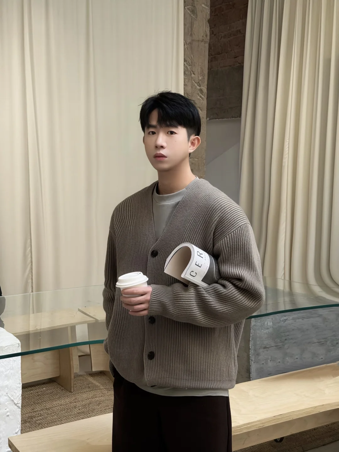 极简穿搭 | 我有一个不赶时髦的衣橱