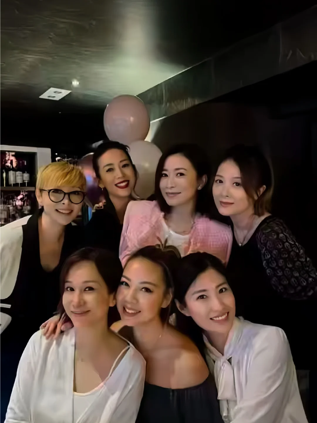 一点也不塑料的港圈姐妹团，看哭全网