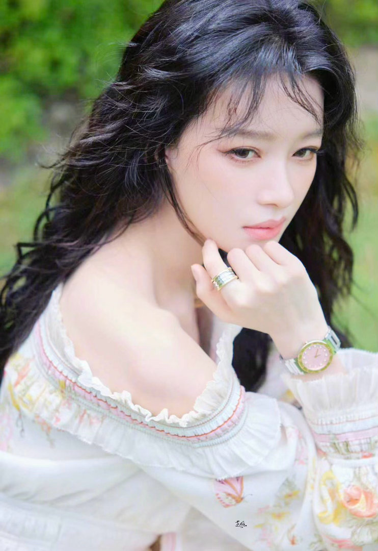#孙怡[超话]#  

同一片天 、為什麼好久不見｜自修图

#孙怡# ​
