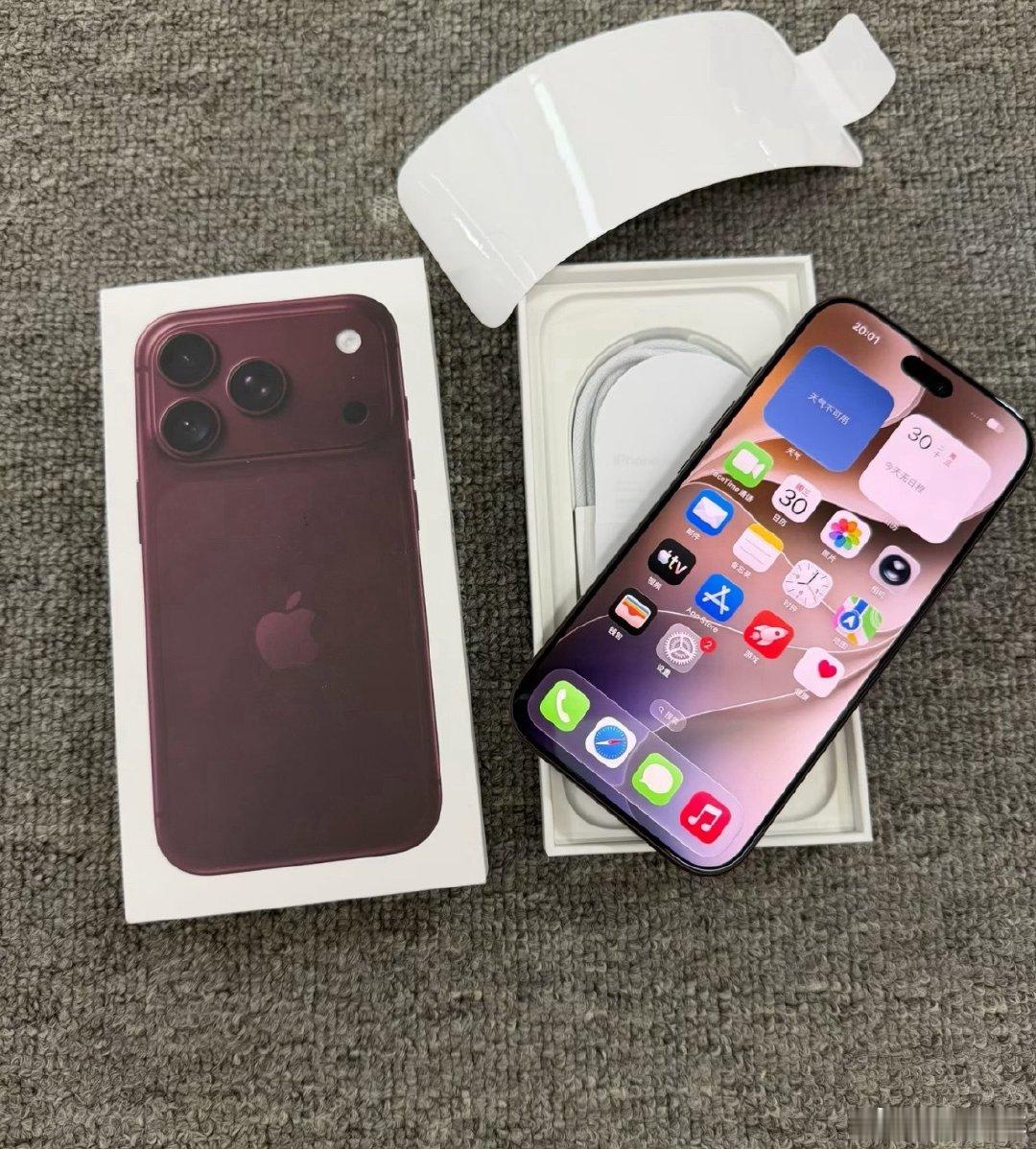 #iPhone18Pro卖不动了#看到说是苹果削减iPhone18Pro订单。

不过也确实，这两年变化最大的就是iPhone17系列，所以身边很多买17的，但是iPhone18还真没以前那种非常夸张的多。

不知道你们身边呢？[吃瓜] ​
