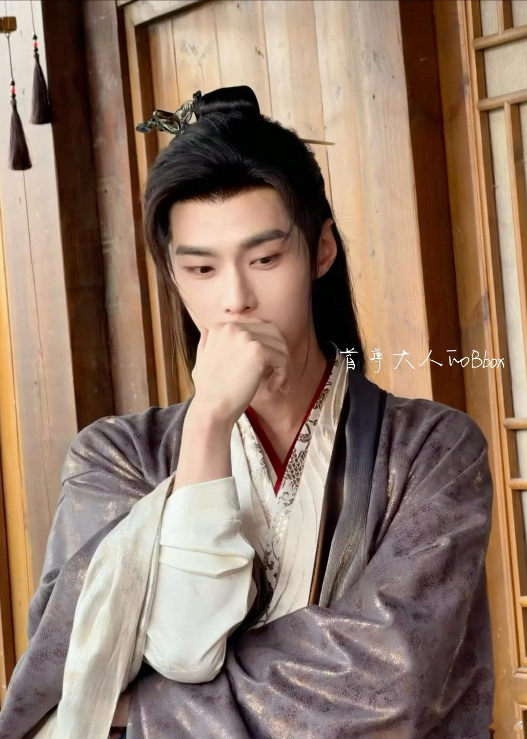 #何与[超话]# 🦈#千夜奇谭#

"不要去听那些流言蜚语,勇敢的向前去,我forward bravely,_we_will always be behind you

​