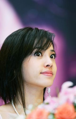 2006年8月26日，蔡依林在杭州为即将举行的演唱会做宣传。
	
#蔡依林 #蔡依林穿搭 #蔡依林杭州 #演唱会